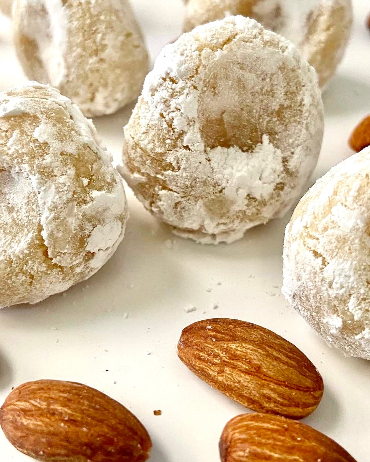 Pizzicotti Original soft almond cookies with almonds
